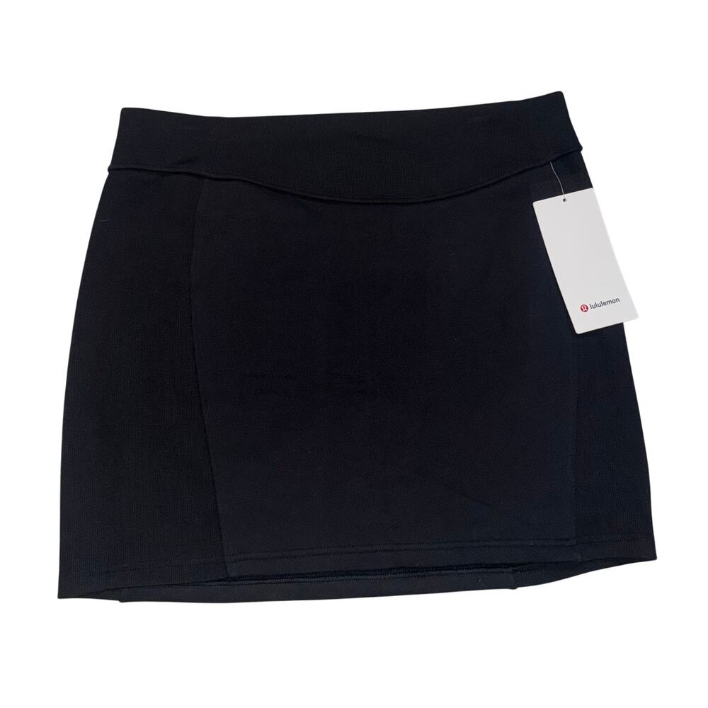 Lululemon women’s New scruba black miniskirt